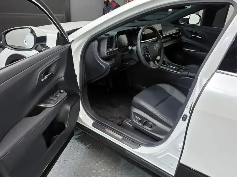 2023 Toyota Crown с пробегом 18 693 км