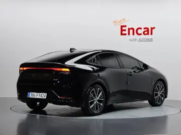 2024 Toyota Prius с пробегом 9 788 км