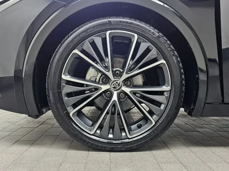 2024 Toyota Prius с пробегом 9 788 км