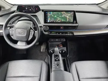2024 Toyota Prius с пробегом 9 788 км