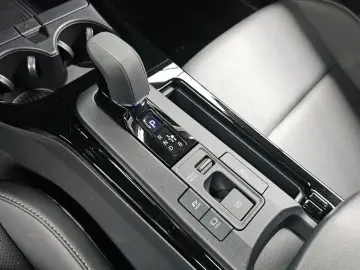 2024 Toyota Prius с пробегом 9 788 км
