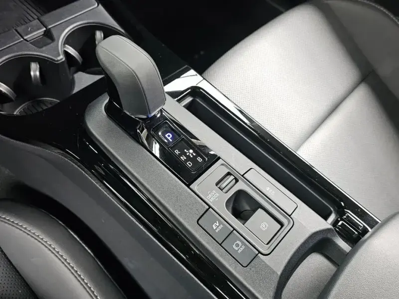 2024 Toyota Prius с пробегом 9 788 км