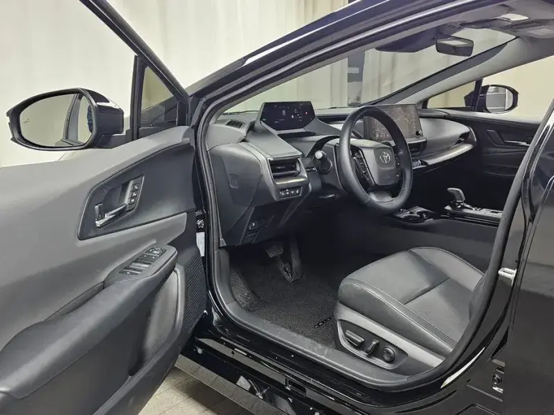 2024 Toyota Prius с пробегом 9 788 км