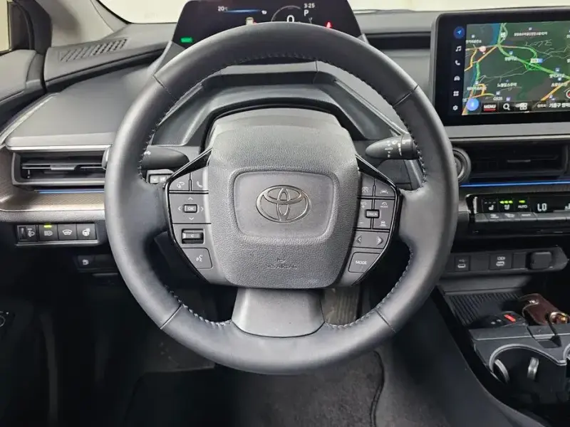 2024 Toyota Prius с пробегом 9 788 км