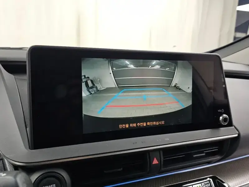 2024 Toyota Prius с пробегом 9 788 км