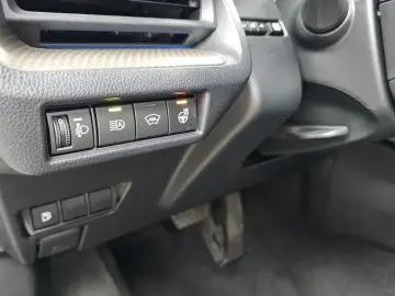 2024 Toyota Prius с пробегом 9 788 км