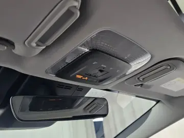 2024 Toyota Prius с пробегом 9 788 км