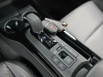 2024 Toyota Prius с пробегом 38 769 км