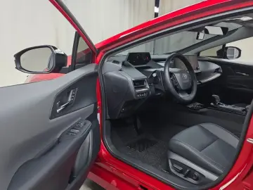2024 Toyota Prius с пробегом 38 769 км