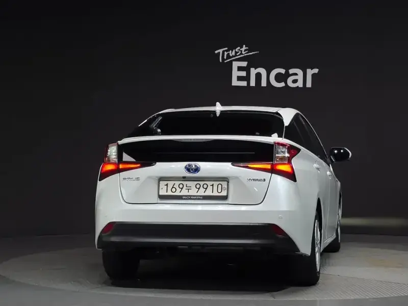2022 Toyota Prius с пробегом 53 249 км