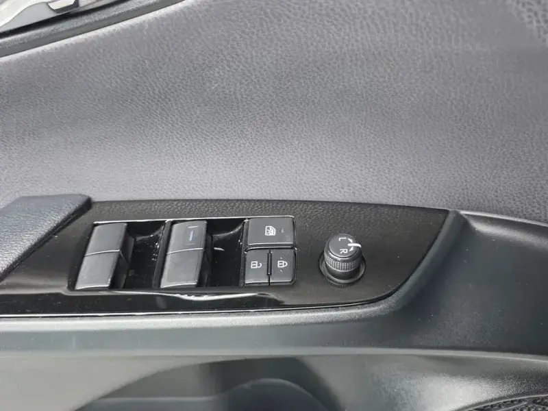 2022 Toyota Prius с пробегом 53 249 км