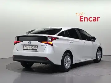 2022 Toyota Prius с пробегом 23 867 км