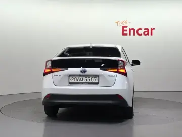 2022 Toyota Prius с пробегом 23 867 км