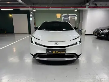 2024 Toyota Prius с пробегом 14 819 км