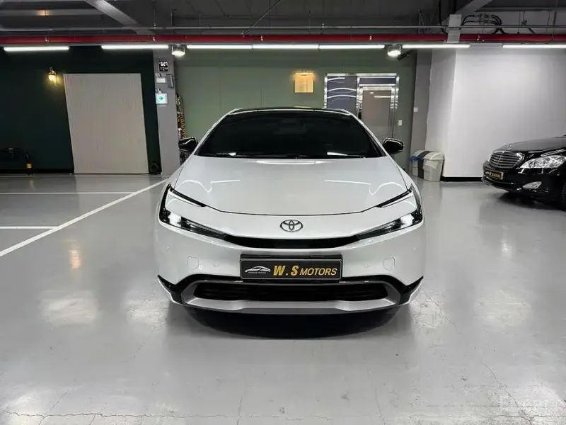 2024 Toyota Prius с пробегом 14 819 км