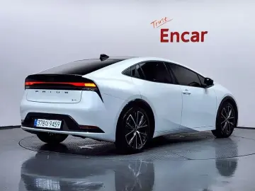 2025 Toyota Prius с пробегом 3 694 км