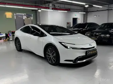 2024 Toyota Prius с пробегом 14 819 км