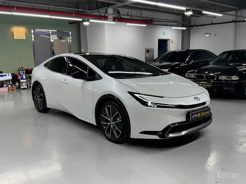 2024 Toyota Prius с пробегом 14 819 км