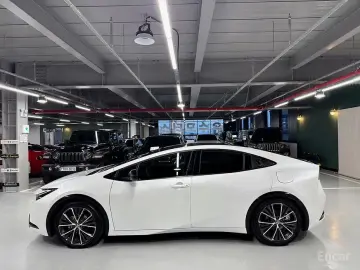 2024 Toyota Prius с пробегом 14 819 км