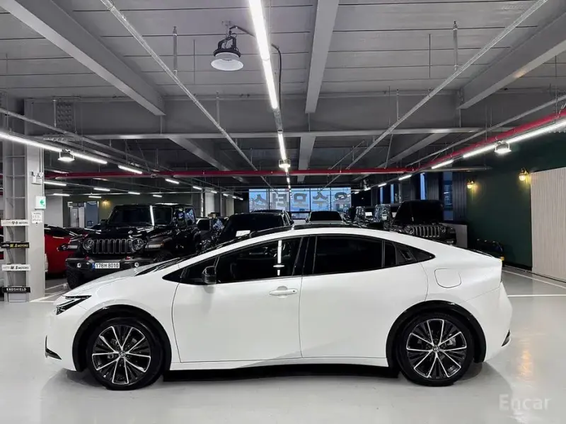 2024 Toyota Prius с пробегом 14 819 км