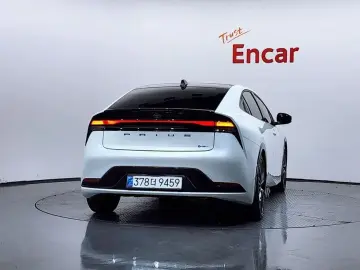 2025 Toyota Prius с пробегом 3 694 км