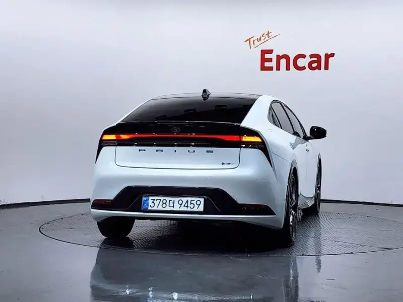 2025 Toyota Prius с пробегом 3 694 км