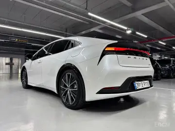 2024 Toyota Prius с пробегом 14 819 км