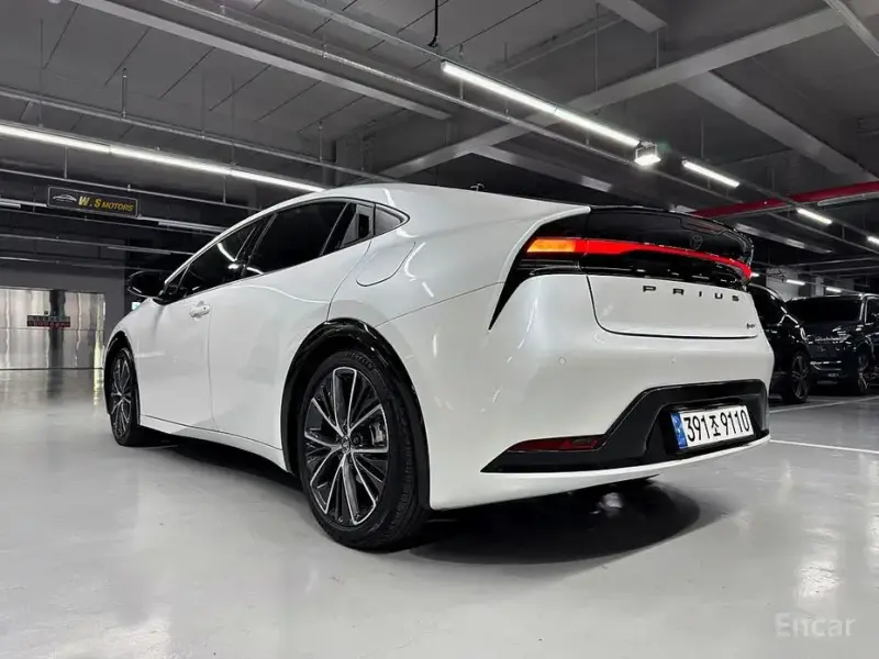 2024 Toyota Prius с пробегом 14 819 км