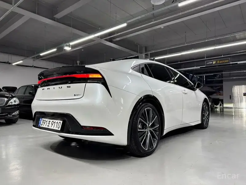 2024 Toyota Prius с пробегом 14 819 км