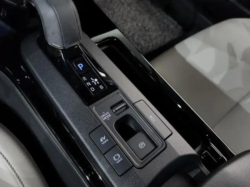 2025 Toyota Prius с пробегом 3 694 км