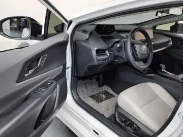 2025 Toyota Prius с пробегом 3 694 км