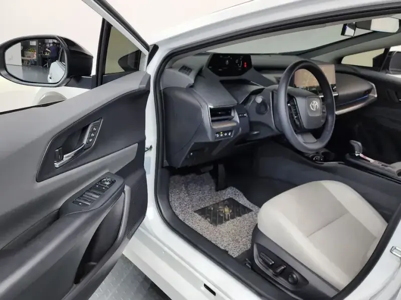 2025 Toyota Prius с пробегом 3 694 км