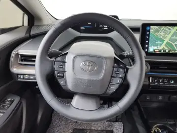 2025 Toyota Prius с пробегом 3 694 км