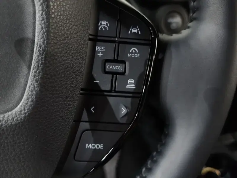 2025 Toyota Prius с пробегом 3 694 км