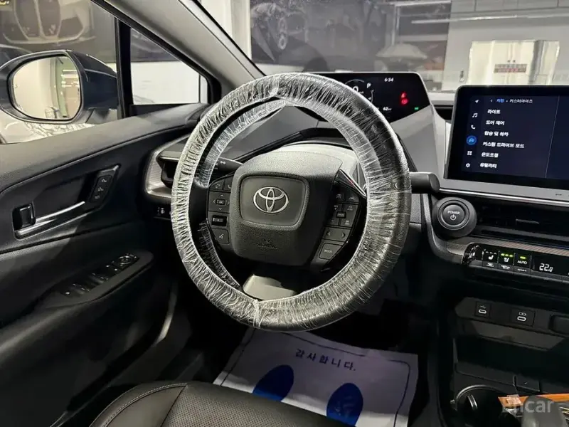 2024 Toyota Prius с пробегом 14 819 км