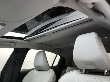 2025 Toyota Prius с пробегом 3 694 км