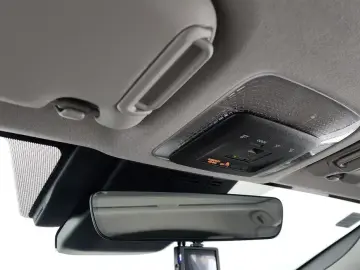 2025 Toyota Prius с пробегом 3 694 км
