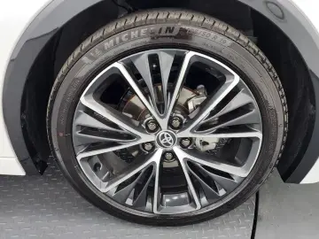 2025 Toyota Prius с пробегом 3 694 км