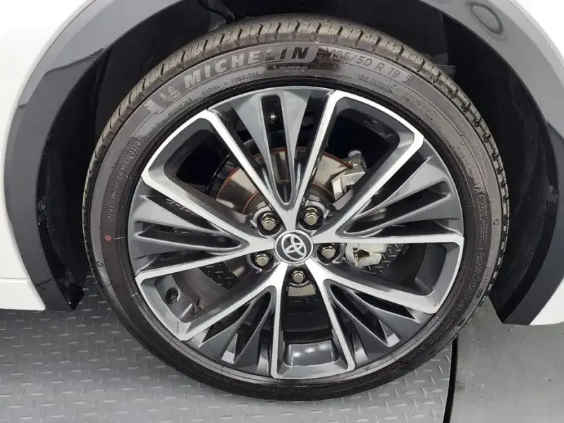 2025 Toyota Prius с пробегом 3 694 км