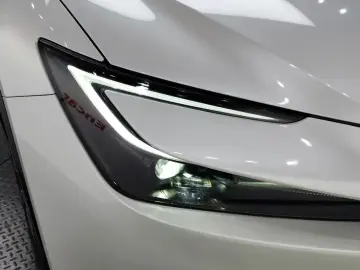 2025 Toyota Prius с пробегом 3 694 км