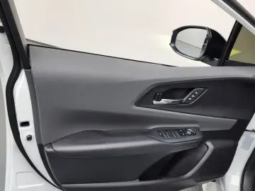 2025 Toyota Prius с пробегом 3 694 км