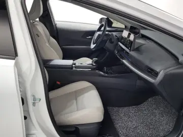2025 Toyota Prius с пробегом 3 694 км