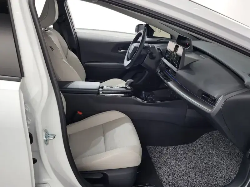 2025 Toyota Prius с пробегом 3 694 км
