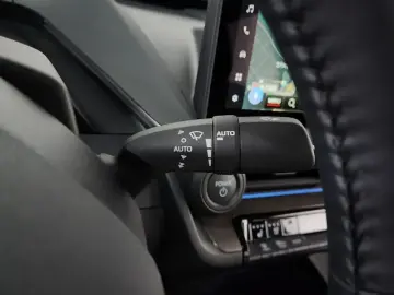 2025 Toyota Prius с пробегом 3 694 км