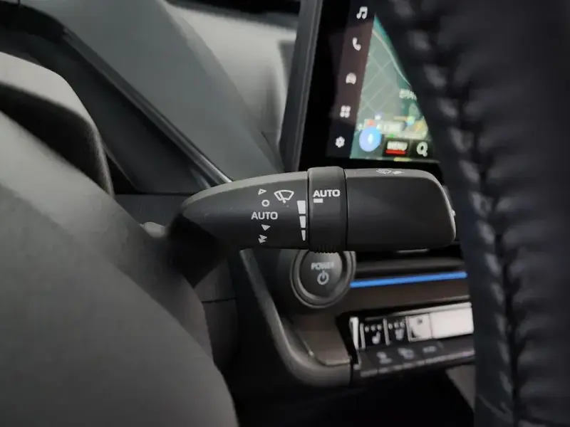 2025 Toyota Prius с пробегом 3 694 км