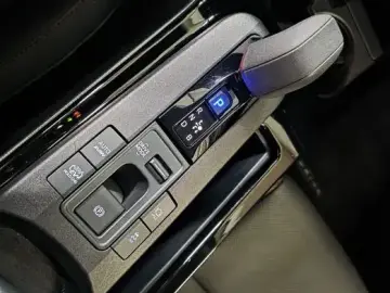 2023 Toyota Prius с пробегом 28 347 км