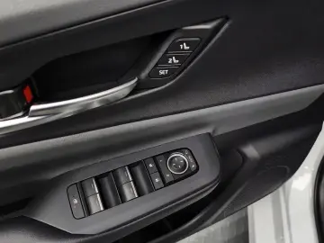 2025 Toyota Prius с пробегом 3 694 км