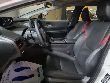 2023 Toyota Prius с пробегом 28 347 км