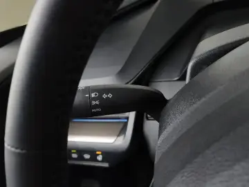 2025 Toyota Prius с пробегом 3 694 км