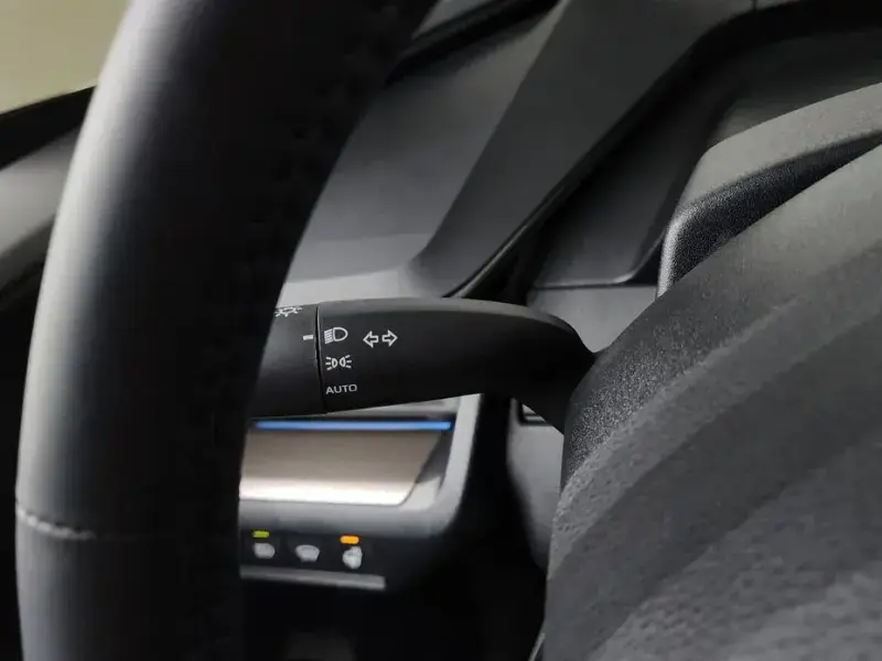 2025 Toyota Prius с пробегом 3 694 км